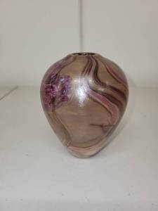 lot 38H image: Hand Blown Art Glass Vase with Pink and Gold Swirl Design