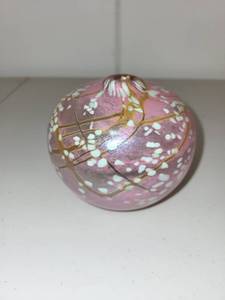 lot 40H image: Iridescent Pink Art Glass Vase with Gold and White Accents