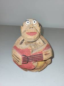 lot 48H image: Handmade Coconut Monkey Coin Bank with Guitar from Philippines