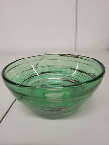 lot 70H image: Green Swirled Glass Art Bowl, 5 Inch Height