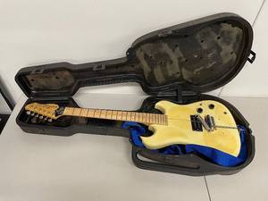 lot 43K image: Electra Phoenix Electric Guitar with Hard Case - Vintage Collectible