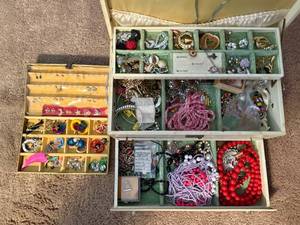 lot 72 image: Vintage and Costume Jewelry Collection with Necklaces, Earrings, Brooches, and More