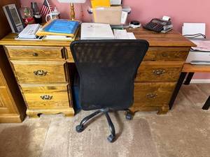 lot 80 image: Traditional Wood Desk with 7 Drawers and Black Mesh Office Chair