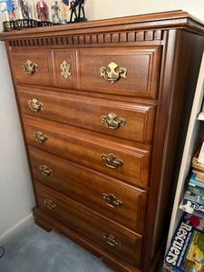 lot 94 image: Bassett Solid Wood 6-Drawer Chest of Drawers, 32x18x45 Inches