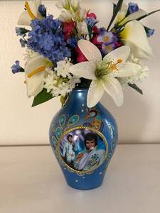lot 102 image: Elvis Presley Lighted Blue Peacock Vase with Artificial Flowers 9 Inch