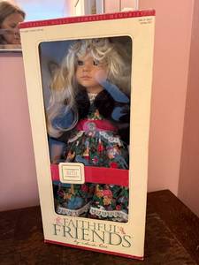 lot 134 image: Faithful Friends Beth Doll by Heidi Ott in Original Box