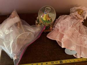 lot 147 image: Lot of 2 Vintage Porcelain Dolls and Snow White Figurine in Glass Dome