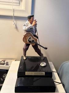 lot 161 image: Limited Edition Elvis Presley Tel-Mania Singing Telephone