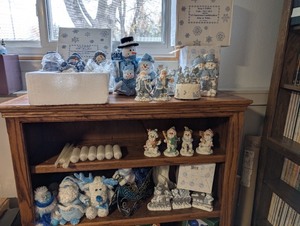 lot 223 image: Snow Buddies Winter Figurines and Plush Lot with Candle Holders
