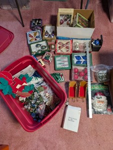 lot 242 image: Large Collection of Christmas Ornaments and Holiday Decorations