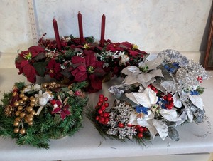 lot 250 image: Set of 3 Holiday Floral Centerpieces with Candles and Ornaments