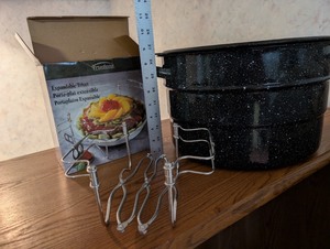 lot 272 image: Enamel Roaster with Lid and Trudeau Expandable Trivet