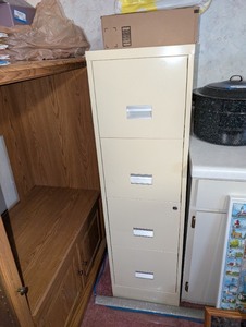 lot 278 image: 4-Drawer Metal Filing Cabinet with Hanging Folders