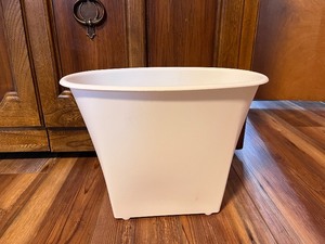 lot 182 image: White Plastic Tapered Trash Bin