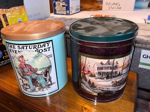 lot 197 image: Set of 2 Decorative Popcorn Tins with Vintage Art