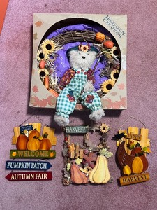 lot 248 image: Lot of Fall Harvest Wreath, Bear Doll, and Autumn Hanging Decorations