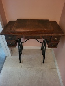 lot 4 image: Antique Treadle Sewing Machine with Ornate Wood Cabinet and Cast Iron Base