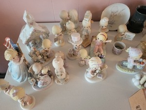 lot 59 image: Collection of Precious Moments Figurines with Boxes