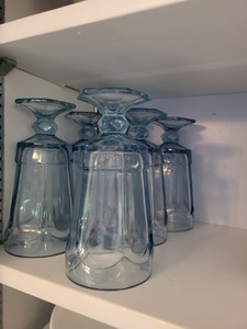 lot 31 image: Set of 5 Blue Hexagonal Goblet Glasses and 8 Clear Ribbed Tumblers