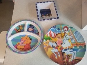 lot 33 image: Set of 3 Childrens Plates and Bowl Featuring Winnie the Pooh, McDonalds, and Snowman Design