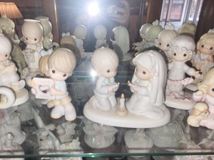lot 39 image: Collection of Precious Moments Porcelain Figurines