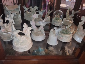lot 41 image: Collection of Hummingbird Porcelain Figurines and Snow Globes