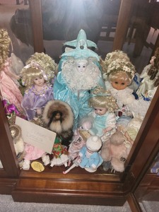 lot 42 image: Collection of Porcelain and Artist Dolls in Assorted Costumes