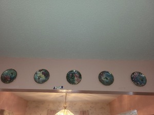 lot 45 image: Collection of 8 Decorative Hummingbird Plates with Floral Designs