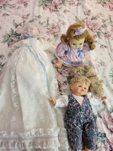 lot 71 image: Set of 3 Vintage Dolls with Clothing