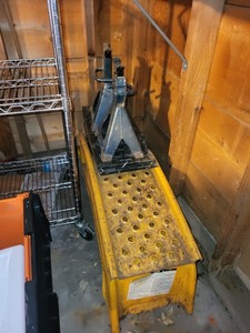 lot 284 image: Pair of Heavy-Duty Jack Stands with Metal Wheel Ramp