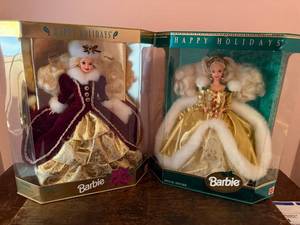 lot 124 image: Set of 2 Holiday Barbie Dolls in Original Display Boxes