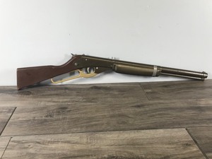 lot 235 image: Vintage Daisy Model 660 Toy Pop Gun Rifle Noise Maker Works