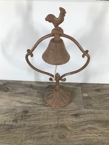 lot 261 image: Vintage 18 Tall Cast Iron Rooster Table Top Dinner Bell Rustic Farmhouse DecorVintage