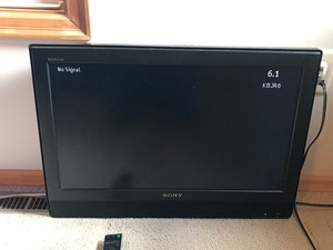 lot 289 image: 26 Sonya Bravia Flat Screen TV with Remote