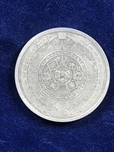 lot 297 image: Silver Coin - Half Troy Ounce - Aztec Mayan Calendar Design