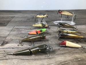 lot 367 image: Lot of 10 Collectible Wooden Fishing Lures - see description for more info