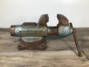 lot 393 image: Vintage 4 Taskmaster-4 Vise