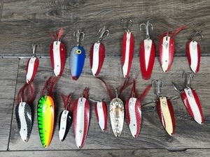 lot 191 image: Lot of 17 Collectible Fishing Spoons - see description for more info