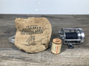 lot 190 image: Vintage Pflueger Summit 1993L Reel - Fishing Reel Bag & Pflueger Cork Arbor for Reel Spools