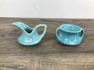 lot 180 image: Vintage Red Wing Blue Small Pitcher & Red Wing Sugar Bowl with No Markings