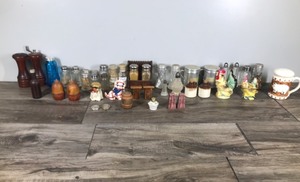 lot 427 image: Large Lot of Collectible Salt & Pepper Shakers