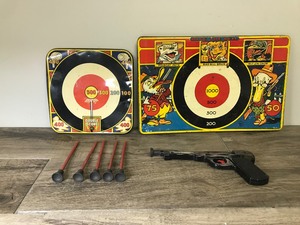 lot 153 image: 2 - Vintage Marx Tin Litho Target Games with Target Gun