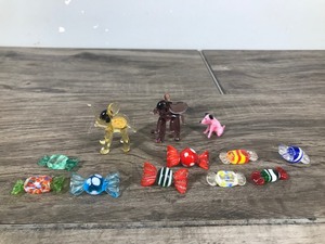 lot 98 image: Vintage Miniature Blown Glass Pieces - 2 Elephants - 1 Dog - 9 Pieces of Candy
