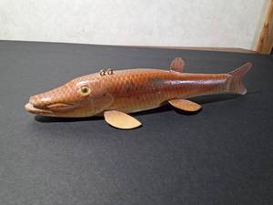 lot 43 image: Signed wood fishing Spearing decoy with metal fins
