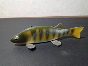 lot 45 image: Vintage wood fishing spearing decoy with metal fins