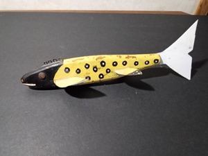 lot 48 image: Fishing spearing Wood decoy with metal fins