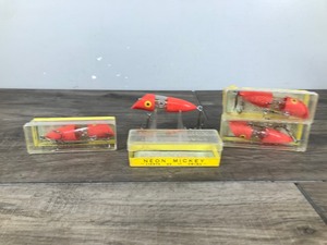 lot 452 image: 4 - VINTAGE FISHING LURE- NEON MICKEY LURE - LIGHTS AS IT SWIMS