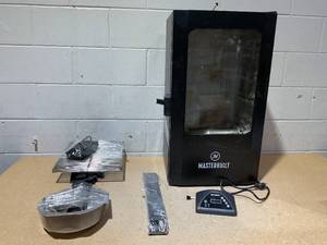 lot 211 image: Masterbuilt Digital Electric Smoker