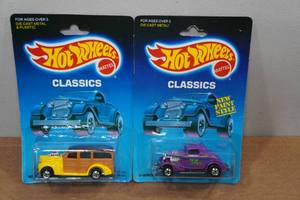 lot 11 image: 2 Vintage Hot Wheels Classics - 40 Woodie & 3-Window 34