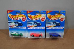 lot 13 image: 3 Hot Wheels 1995 Model Series - Speed Blasters & 58 Corvette Coupe